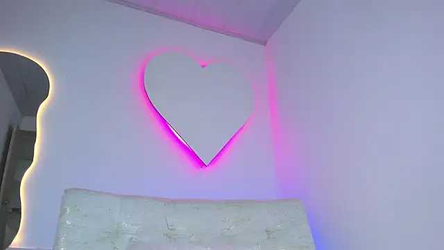 LiaCampbell_ élő XXX-chatje