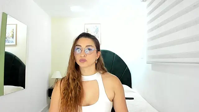 Chatroom XXX en direct de _LaraMom_