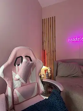 MadeleineSanezのライブXXXチャット