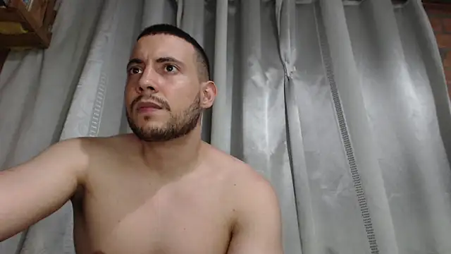 Czat XXX na żywo – Armando_2002