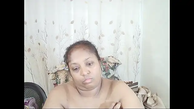 Chat +18 de Indiantasha ao vivo