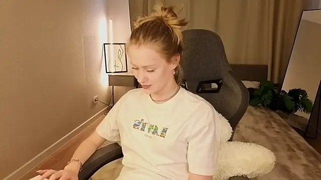 EvaHamilton 现场XXX聊天