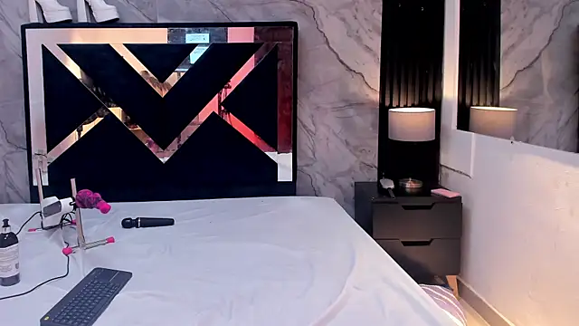 VioletRose_as élő XXX-chatje