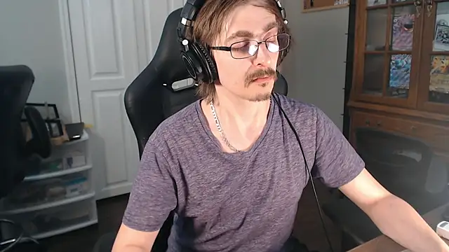 CasuallyCorrupt Show in webcam