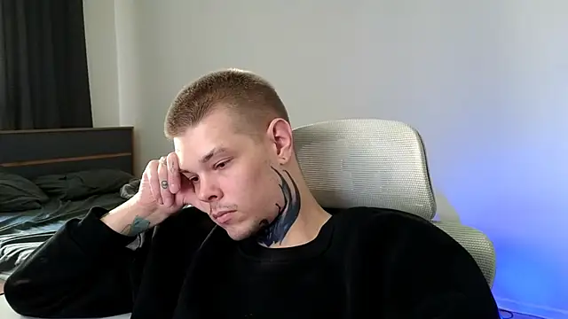 Pokazy przed kamerką – DENIS_HERE