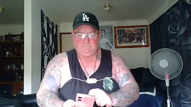 KINKYBLUEYES69 Show Webcam