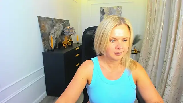AgathaKlouin's Live XXX Chat