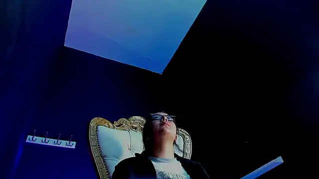 Chatroom XXX en direct de Velvet__Aura