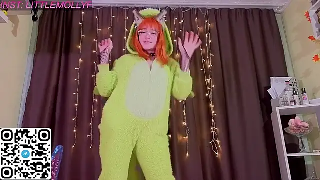LittleFoxHole live XXX chat