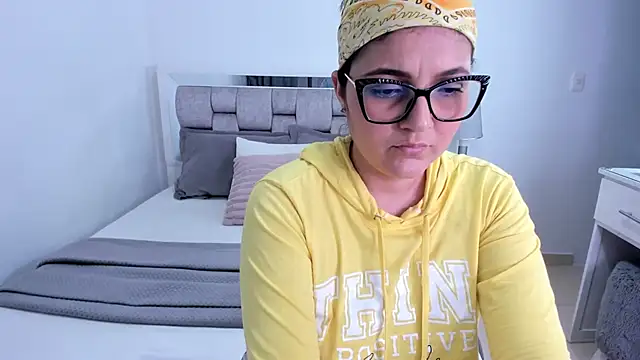Camilaa_bueno Chat XXX in diretta
