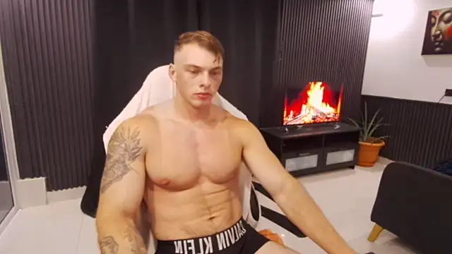 Show modela YourHotGreg na web-kameri
