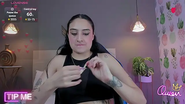 emma_hiltonn_ Adlı Modelin Canlı XXX Sohbeti