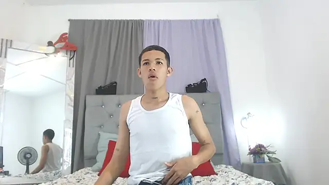 PhillipCox's Live XXX Chat