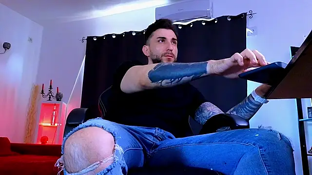 MightyAaron66 Live XXX-chat