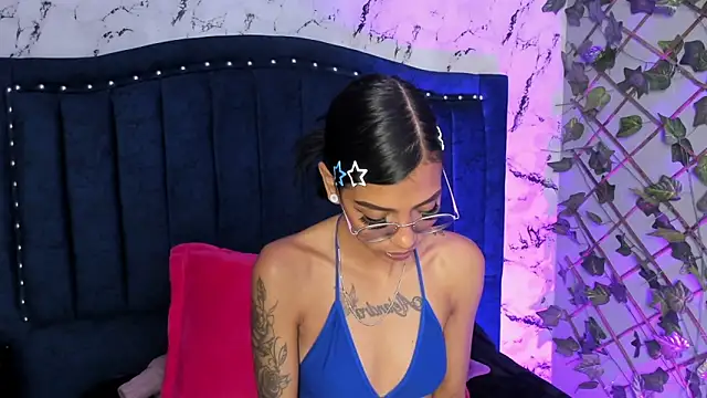 Chat +18 de KarlaSlutSkinny__ ao vivo
