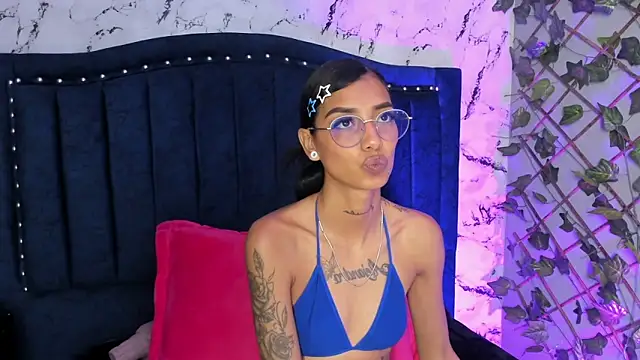 Chatroom XXX en direct de KarlaSlutSkinny__