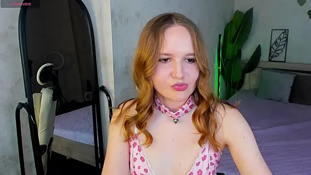 Emmaa_Kimm Adlı Modelin Canlı Sohbet Odası