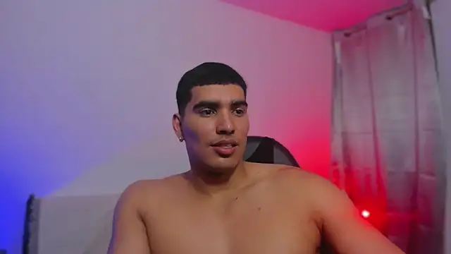 XXX chat uživo modela JamesGraay