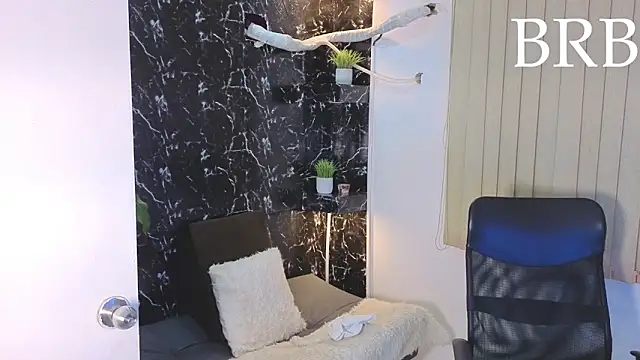 Pokazy przed kamerką – MR_EITHAN