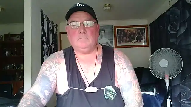 KINKYBLUEYES69's Webcam Show