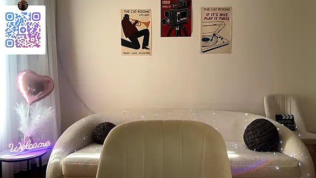 LinaMour Pertunjukan Webcam