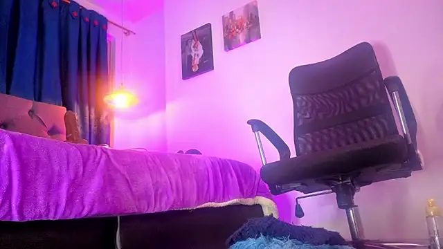 Cleo_luna Adlı Modelin Canlı XXX Sohbeti