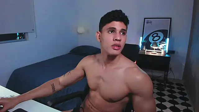 Massimo_Rinaldi Adlı Modelin Canlı XXX Sohbeti
