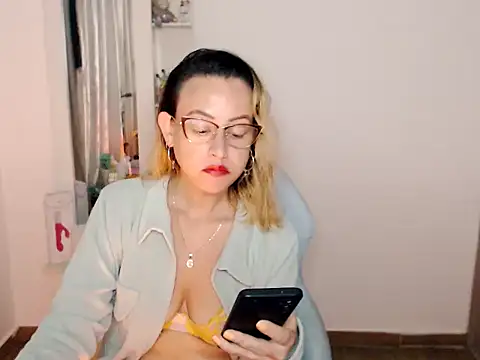 BOREAL_MOON's Live XXX Chat