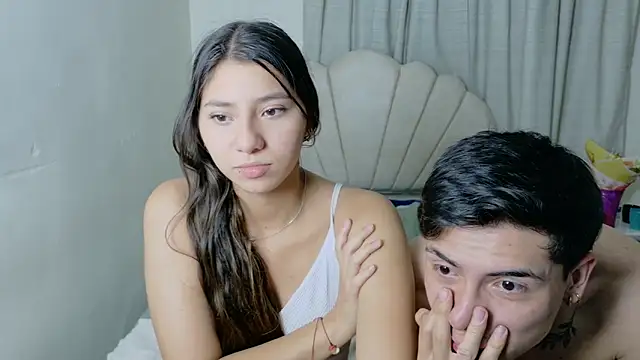 แชท XXX สดของ ScarlettAndLucas