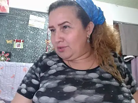 Perla1981-- Adlı Modelin Canlı XXX Sohbeti