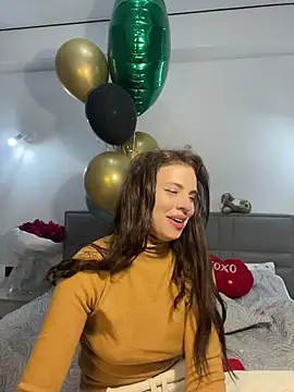 CurlyLara Adlı Modelin Canlı XXX Sohbeti