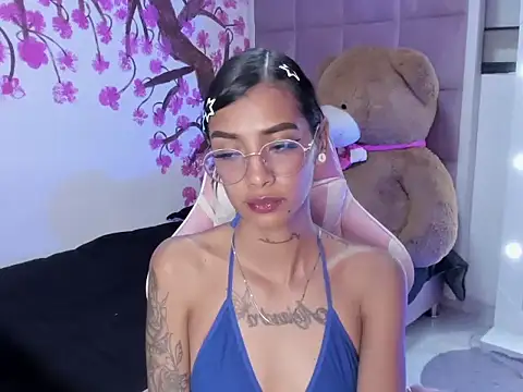 Czat XXX na żywo – KarlaSlutSkinny__
