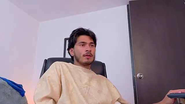 Elian_savoy Show in webcam