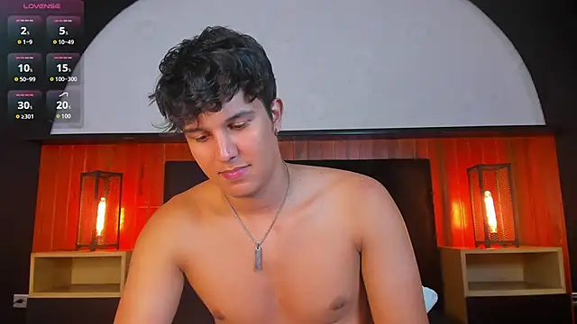 Leo_Savage_ Adlı Modelin Canlı XXX Sohbeti