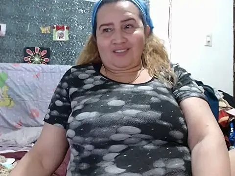 Perla1981--'s Live XXX Chat