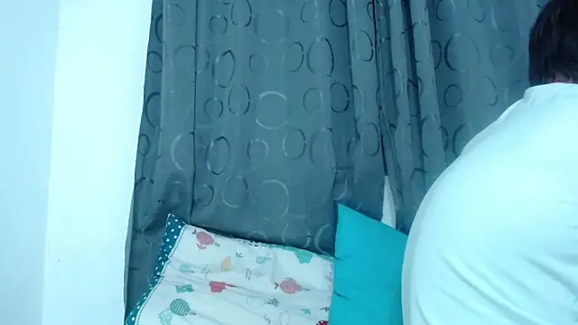 Fantasy-Dreams Show in webcam