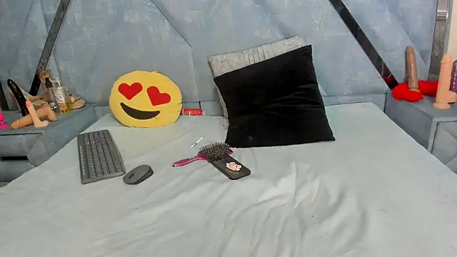 Aura_love69 Show in webcam