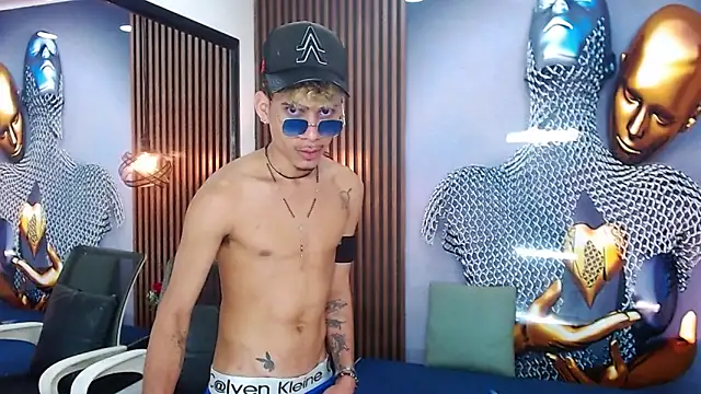 Skinny_cute_Alyer 网络视讯表演