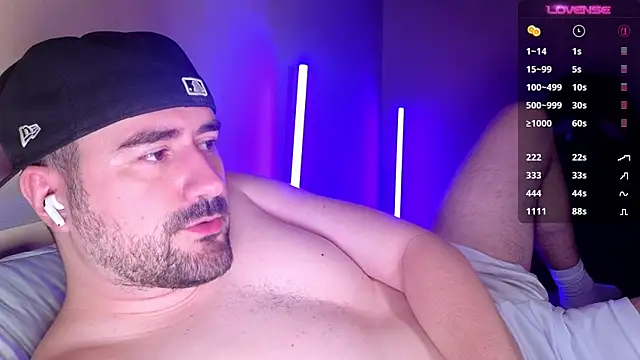 Chat +18 de DominantTheo ao vivo
