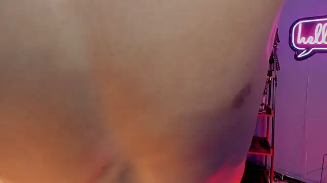 Maximoking26 Show in webcam