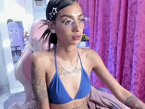 Chatroom XXX en direct de KarlaSlutSkinny__