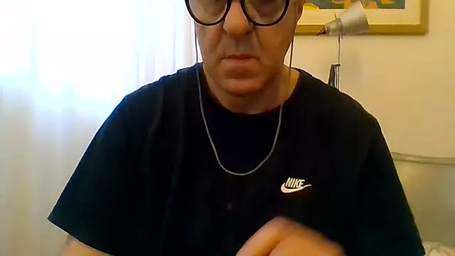 ANONIMO7735 Show in webcam
