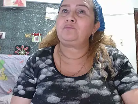 Perla1981--'s Live XXX Chat