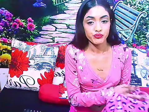 IndianPretty14u2Luv's Live XXX Chat