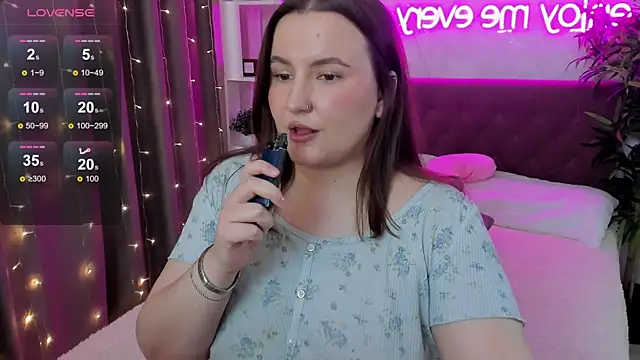 FeralPeach's Live XXX Chat