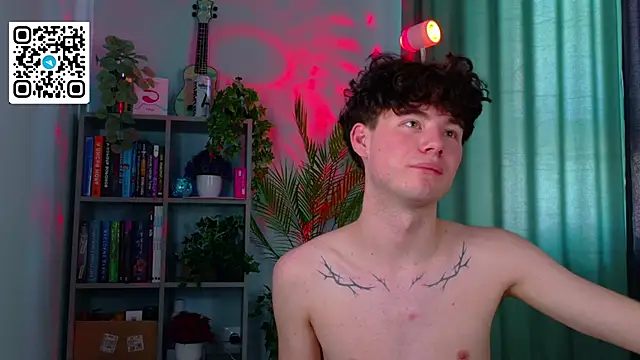 moon_Gloww's Webcam Show