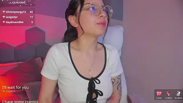 Czat XXX na żywo – kitty_patitas_suavesss