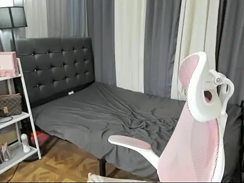 XTsUncutMargauxX Pertunjukan Webcam