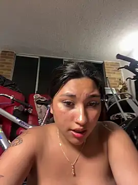 Show modela Abrill02 na web-kameri