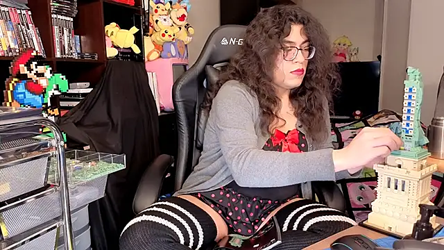 ShinyCherub Show in webcam